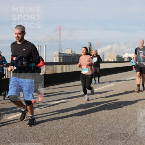 03.10.2025 - Köhlbrandbrückenlauf Lena Gebhardt http://msf.ph/oto/9083409 03.10.2025 10:04:52 Position 2 238 meine-sportfotos.de