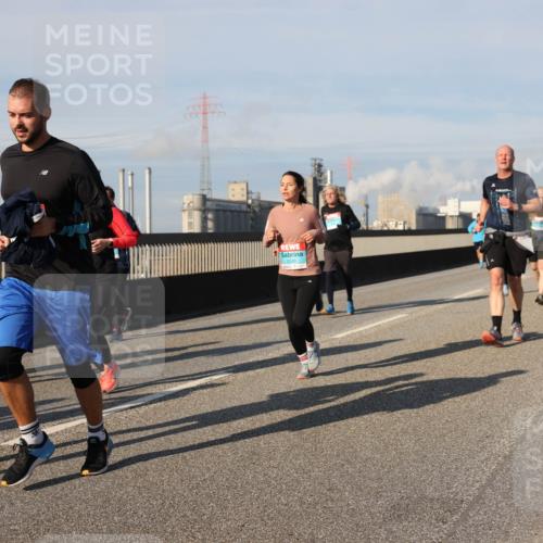 03.10.2025 - Köhlbrandbrückenlauf Lena Gebhardt http://msf.ph/oto/9083410 03.10.2025 10:04:52 Position 2 2382, 2240 meine-sportfotos.de