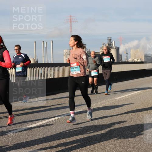 03.10.2025 - Köhlbrandbrückenlauf Lena Gebhardt http://msf.ph/oto/9083415 03.10.2025 10:04:53 Position 2 3199, 2240 meine-sportfotos.de