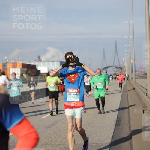 03.10.2025 - Köhlbrandbrückenlauf Jannik Wohlers http://msf.ph/oto/9083417 03.10.2025 10:06:05 Position 3 1709 meine-sportfotos.de