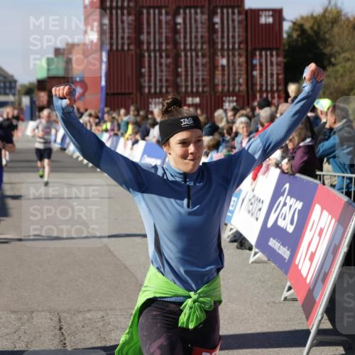 03.10.2025 - Köhlbrandbrückenlauf Jannik Wohlers http://msf.ph/oto/9083419 03.10.2025 13:18:23 Ziel 4280, 4341, 4560, 4581, 4600, 4760, 4819, 4882, 5192, 5379, 5440, 5691, 5722, 5816, 6001 meine-sportfotos.de