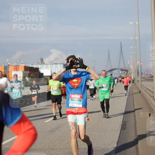 03.10.2025 - Köhlbrandbrückenlauf Jannik Wohlers http://msf.ph/oto/9083420 03.10.2025 10:06:05 Position 3 1709 meine-sportfotos.de