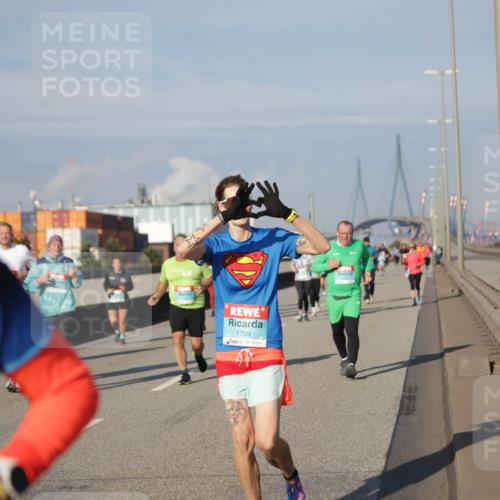 03.10.2025 - Köhlbrandbrückenlauf Jannik Wohlers http://msf.ph/oto/9083423 03.10.2025 10:06:05 Position 3 1709 meine-sportfotos.de