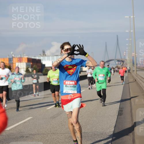 03.10.2025 - Köhlbrandbrückenlauf Jannik Wohlers http://msf.ph/oto/9083432 03.10.2025 10:06:05 Position 3 1709 meine-sportfotos.de
