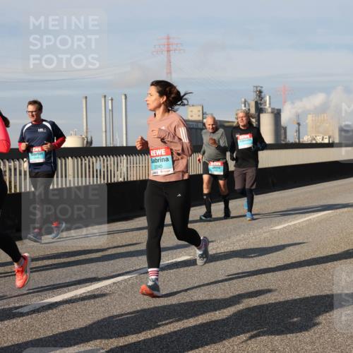 03.10.2025 - Köhlbrandbrückenlauf Lena Gebhardt http://msf.ph/oto/9083438 03.10.2025 10:04:53 Position 2 3199, 2240 meine-sportfotos.de