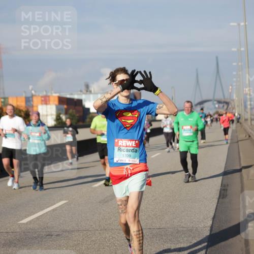 03.10.2025 - Köhlbrandbrückenlauf Jannik Wohlers http://msf.ph/oto/9083441 03.10.2025 10:06:05 Position 3 1709 meine-sportfotos.de