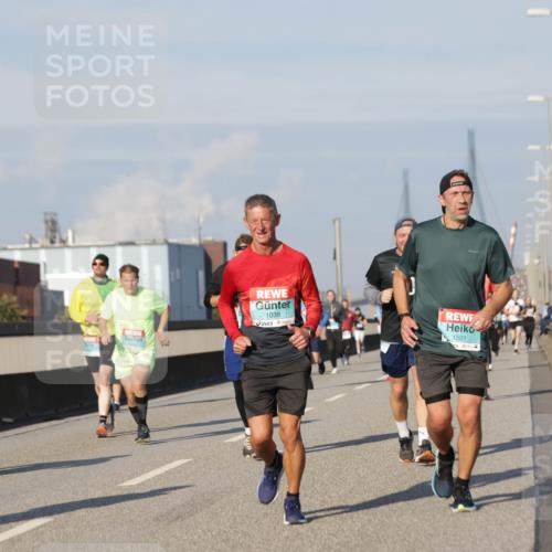 03.10.2025 - Köhlbrandbrückenlauf Jannik Wohlers http://msf.ph/oto/9083445 03.10.2025 09:55:50 Position 3 1038, 1501 meine-sportfotos.de