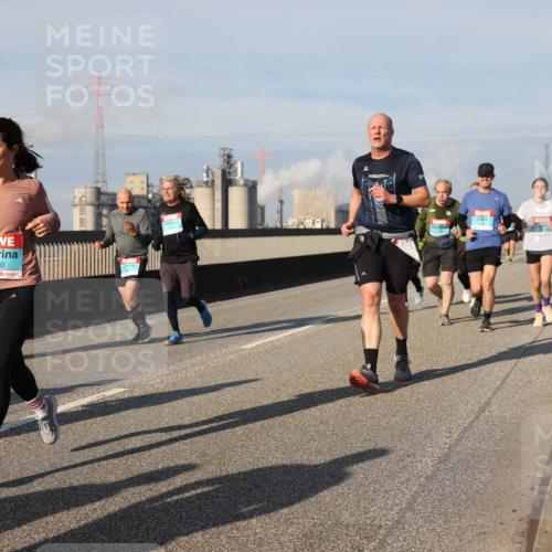 03.10.2025 - Köhlbrandbrückenlauf Lena Gebhardt http://msf.ph/oto/9083447 03.10.2025 10:04:53 Position 2 2240 meine-sportfotos.de