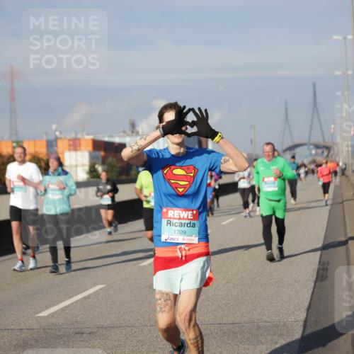 03.10.2025 - Köhlbrandbrückenlauf Jannik Wohlers http://msf.ph/oto/9083449 03.10.2025 10:06:05 Position 3 1709 meine-sportfotos.de