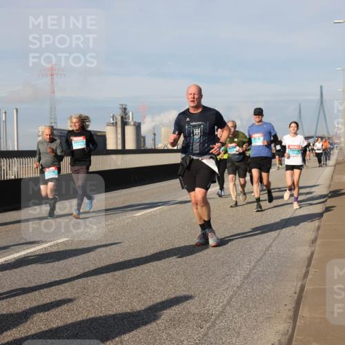03.10.2025 - Köhlbrandbrückenlauf Lena Gebhardt http://msf.ph/oto/9083452 03.10.2025 10:04:54 Position 2 2240 meine-sportfotos.de