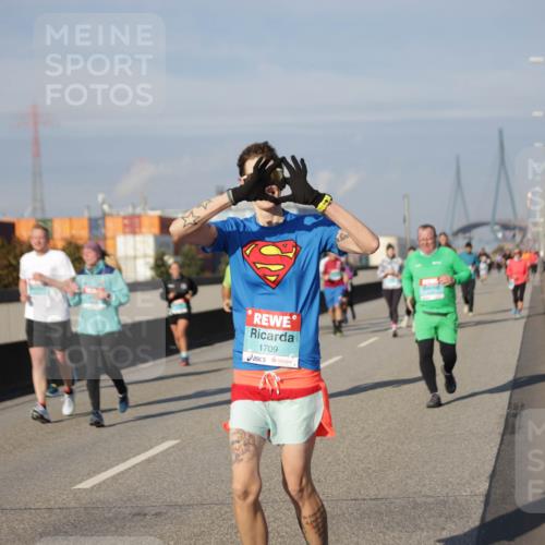 03.10.2025 - Köhlbrandbrückenlauf Jannik Wohlers http://msf.ph/oto/9083462 03.10.2025 10:06:05 Position 3 1709 meine-sportfotos.de