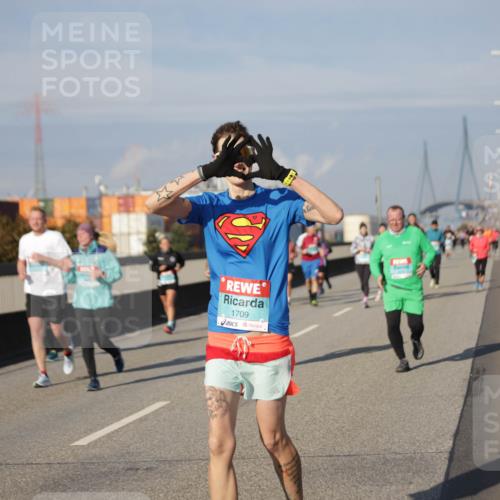 03.10.2025 - Köhlbrandbrückenlauf Jannik Wohlers http://msf.ph/oto/9083465 03.10.2025 10:06:05 Position 3 1709 meine-sportfotos.de