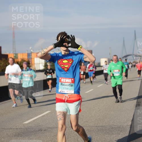 03.10.2025 - Köhlbrandbrückenlauf Jannik Wohlers http://msf.ph/oto/9083470 03.10.2025 10:06:05 Position 3 1709 meine-sportfotos.de