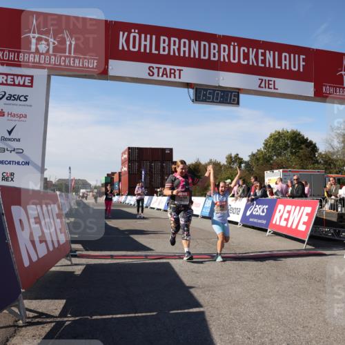 03.10.2025 - Köhlbrandbrückenlauf Lena Gebhardt http://msf.ph/oto/9083479 03.10.2025 13:50:16 Ziel 5225, 5547, 5611, 5612 meine-sportfotos.de