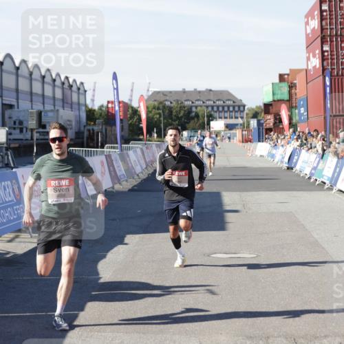 03.10.2025 - Köhlbrandbrückenlauf Jannik Wohlers http://msf.ph/oto/9083482 03.10.2025 12:51:36 Ziel 4058, 6458, 6793 meine-sportfotos.de