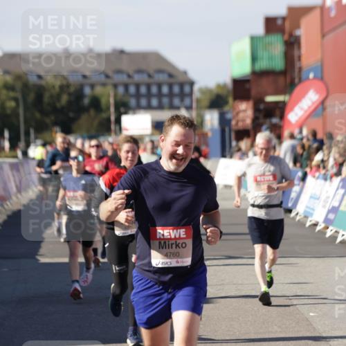 03.10.2025 - Köhlbrandbrückenlauf Jannik Wohlers http://msf.ph/oto/9083488 03.10.2025 13:18:24 Ziel 4154, 4280, 4341, 4560, 4581, 4600, 4760, 4819, 4882, 5192, 5379, 5440, 5691, 5722, 5816, 6001 meine-sportfotos.de