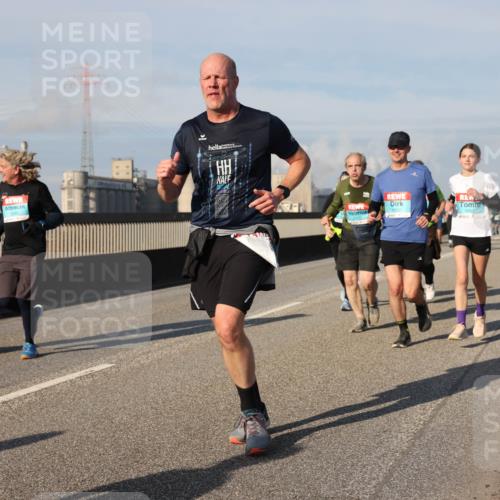 03.10.2025 - Köhlbrandbrückenlauf Lena Gebhardt http://msf.ph/oto/9083494 03.10.2025 10:04:54 Position 2 1653, 1652, 713 meine-sportfotos.de