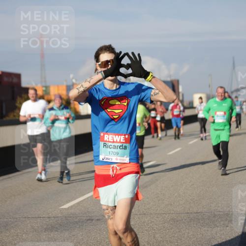 03.10.2025 - Köhlbrandbrückenlauf Jannik Wohlers http://msf.ph/oto/9083495 03.10.2025 10:06:06 Position 3 1709 meine-sportfotos.de