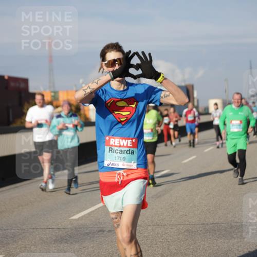 03.10.2025 - Köhlbrandbrückenlauf Jannik Wohlers http://msf.ph/oto/9083500 03.10.2025 10:06:06 Position 3 1709 meine-sportfotos.de