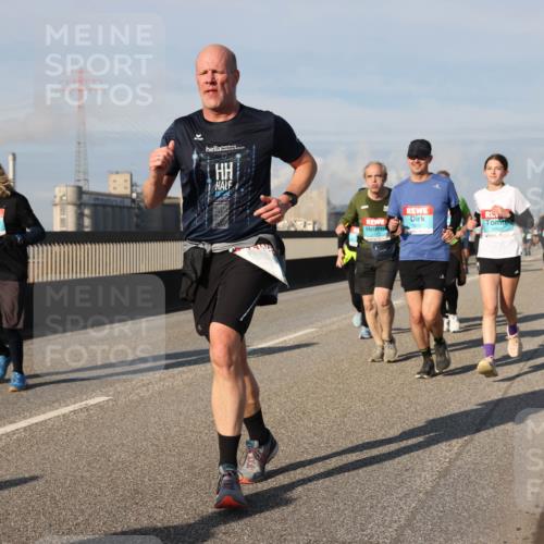 03.10.2025 - Köhlbrandbrückenlauf Lena Gebhardt http://msf.ph/oto/9083502 03.10.2025 10:04:54 Position 2 3090, 1652 meine-sportfotos.de