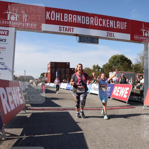 03.10.2025 - Köhlbrandbrückenlauf Lena Gebhardt http://msf.ph/oto/9083503 03.10.2025 13:50:17 Ziel 5225, 5547, 5611, 5612 meine-sportfotos.de