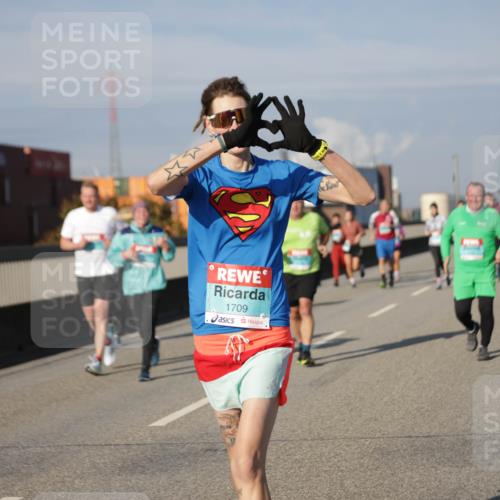 03.10.2025 - Köhlbrandbrückenlauf Jannik Wohlers http://msf.ph/oto/9083504 03.10.2025 10:06:06 Position 3 0, 1709 meine-sportfotos.de