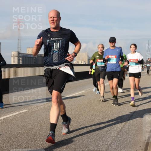 03.10.2025 - Köhlbrandbrückenlauf Lena Gebhardt http://msf.ph/oto/9083508 03.10.2025 10:04:55 Position 2 1652, 1653 meine-sportfotos.de