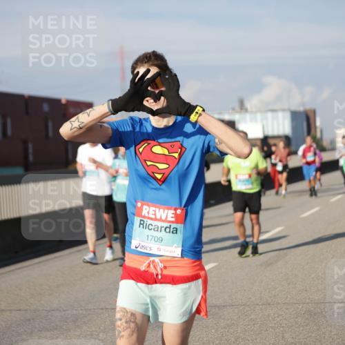 03.10.2025 - Köhlbrandbrückenlauf Jannik Wohlers http://msf.ph/oto/9083511 03.10.2025 10:06:06 Position 3 1709 meine-sportfotos.de