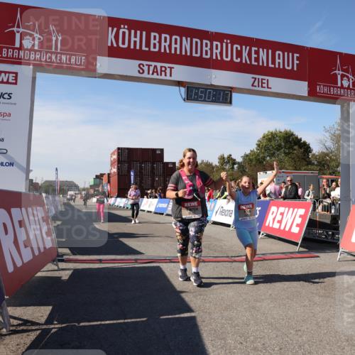 03.10.2025 - Köhlbrandbrückenlauf Lena Gebhardt http://msf.ph/oto/9083514 03.10.2025 13:50:17 Ziel 5225, 5547, 5611, 5612 meine-sportfotos.de
