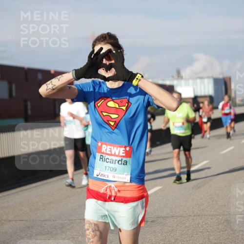 03.10.2025 - Köhlbrandbrückenlauf Jannik Wohlers http://msf.ph/oto/9083518 03.10.2025 10:06:06 Position 3 1709 meine-sportfotos.de