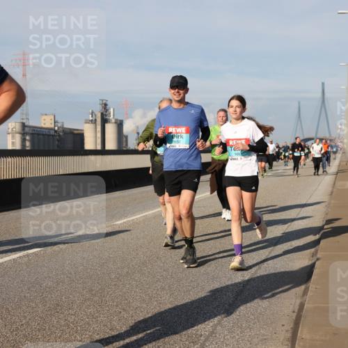 03.10.2025 - Köhlbrandbrückenlauf Lena Gebhardt http://msf.ph/oto/9083522 03.10.2025 10:04:55 Position 2 1652, 1653 meine-sportfotos.de