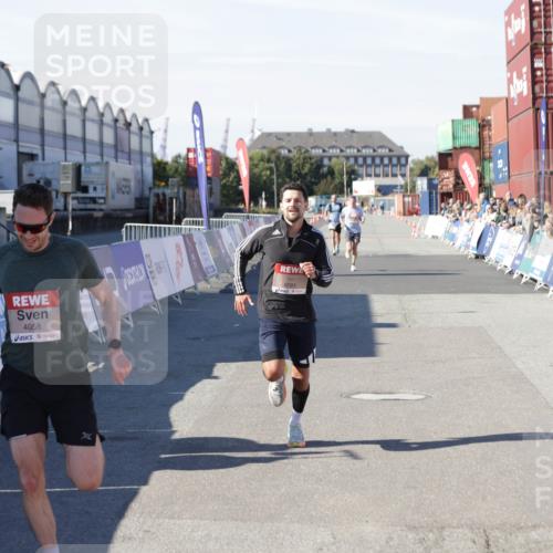 03.10.2025 - Köhlbrandbrückenlauf Jannik Wohlers http://msf.ph/oto/9083526 03.10.2025 12:51:36 Ziel 4058, 6458, 6793 meine-sportfotos.de