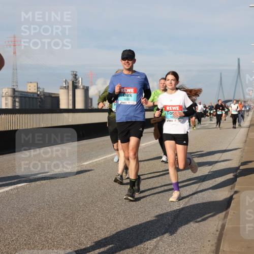 03.10.2025 - Köhlbrandbrückenlauf Lena Gebhardt http://msf.ph/oto/9083531 03.10.2025 10:04:55 Position 2 1652, 165 meine-sportfotos.de