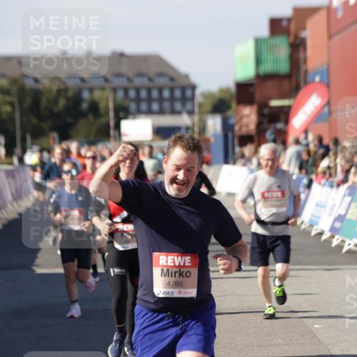 03.10.2025 - Köhlbrandbrückenlauf Jannik Wohlers http://msf.ph/oto/9083532 03.10.2025 13:18:24 Ziel 4154, 4280, 4341, 4560, 4581, 4600, 4760, 4819, 4882, 5192, 5379, 5440, 5691, 5722, 5816, 6001 meine-sportfotos.de