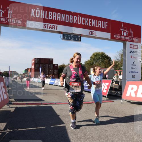 03.10.2025 - Köhlbrandbrückenlauf Lena Gebhardt http://msf.ph/oto/9083539 03.10.2025 13:50:18 Ziel 5225, 5547, 5611, 5612 meine-sportfotos.de