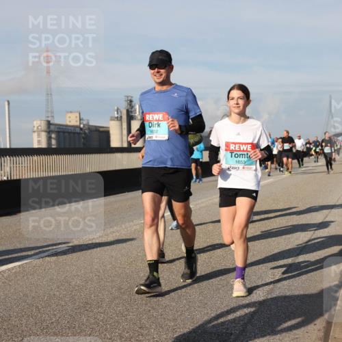 03.10.2025 - Köhlbrandbrückenlauf Lena Gebhardt http://msf.ph/oto/9083541 03.10.2025 10:04:56 Position 2 1652, 1653 meine-sportfotos.de