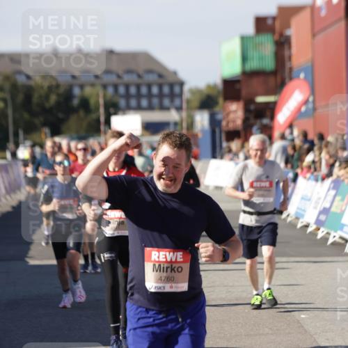 03.10.2025 - Köhlbrandbrückenlauf Jannik Wohlers http://msf.ph/oto/9083545 03.10.2025 13:18:24 Ziel 4154, 4280, 4341, 4560, 4581, 4600, 4760, 4819, 4882, 5192, 5379, 5440, 5691, 5722, 5816, 6001 meine-sportfotos.de