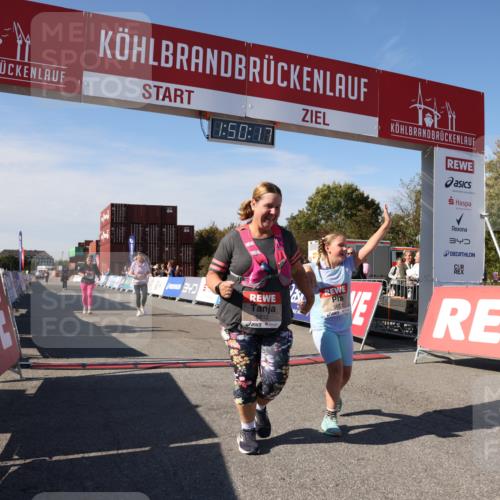 03.10.2025 - Köhlbrandbrückenlauf Lena Gebhardt http://msf.ph/oto/9083547 03.10.2025 13:50:18 Ziel 5225, 5547, 5611, 5612 meine-sportfotos.de