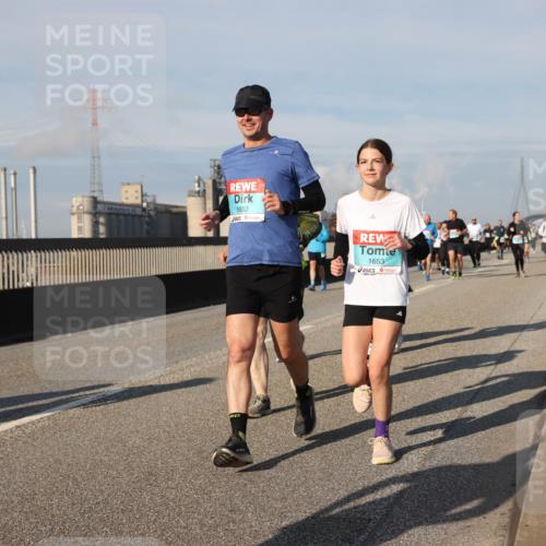 03.10.2025 - Köhlbrandbrückenlauf Lena Gebhardt http://msf.ph/oto/9083550 03.10.2025 10:04:56 Position 2 1652, 1653 meine-sportfotos.de