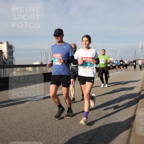 03.10.2025 - Köhlbrandbrückenlauf Lena Gebhardt http://msf.ph/oto/9083561 03.10.2025 10:04:56 Position 2 1652, 1653 meine-sportfotos.de