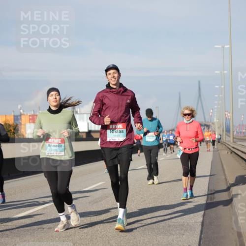 03.10.2025 - Köhlbrandbrückenlauf Jannik Wohlers http://msf.ph/oto/9083562 03.10.2025 10:06:15 Position 3 1697, 2310, 1160 meine-sportfotos.de