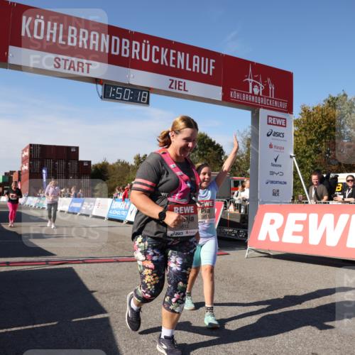 03.10.2025 - Köhlbrandbrückenlauf Lena Gebhardt http://msf.ph/oto/9083564 03.10.2025 13:50:18 Ziel 5225, 5547, 5611, 5612 meine-sportfotos.de