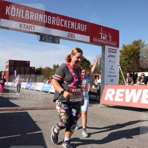 03.10.2025 - Köhlbrandbrückenlauf Lena Gebhardt http://msf.ph/oto/9083572 03.10.2025 13:50:18 Ziel 5225, 5547, 5611, 5612 meine-sportfotos.de