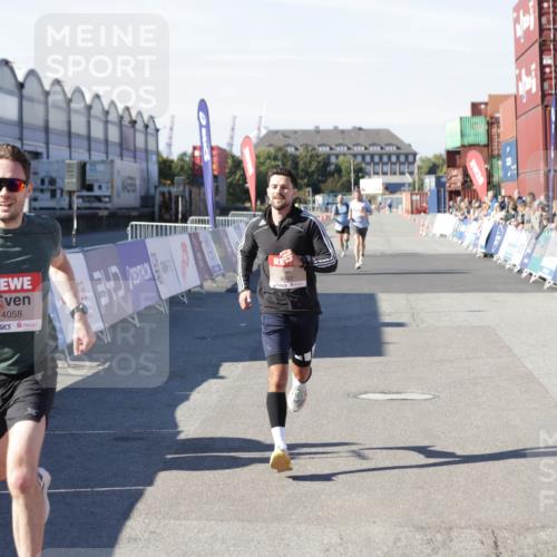 03.10.2025 - Köhlbrandbrückenlauf Jannik Wohlers http://msf.ph/oto/9083574 03.10.2025 12:51:37 Ziel 4058, 6458, 6793 meine-sportfotos.de