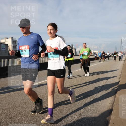 03.10.2025 - Köhlbrandbrückenlauf Lena Gebhardt http://msf.ph/oto/9083575 03.10.2025 10:04:57 Position 2 1652, 7, 1653 meine-sportfotos.de
