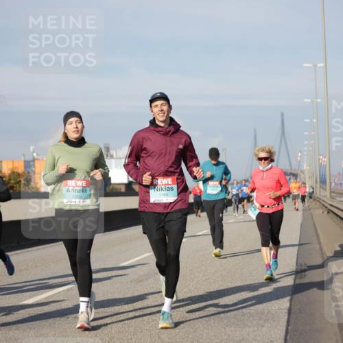 03.10.2025 - Köhlbrandbrückenlauf Jannik Wohlers http://msf.ph/oto/9083576 03.10.2025 10:06:15 Position 3 2310, 1160 meine-sportfotos.de