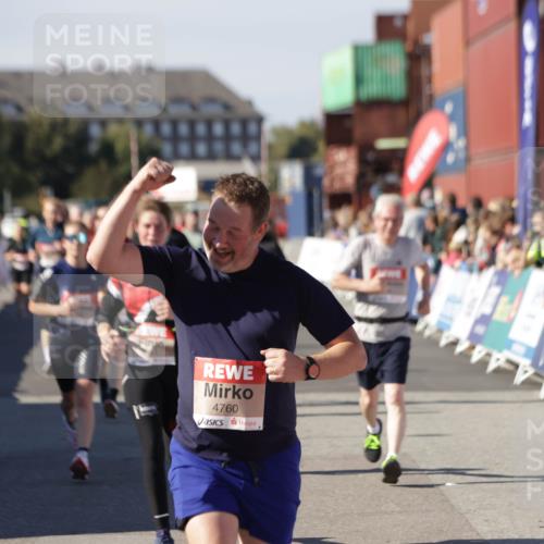 03.10.2025 - Köhlbrandbrückenlauf Jannik Wohlers http://msf.ph/oto/9083579 03.10.2025 13:18:24 Ziel 4154, 4280, 4341, 4560, 4581, 4600, 4760, 4819, 4882, 5192, 5379, 5440, 5691, 5722, 5816, 6001 meine-sportfotos.de