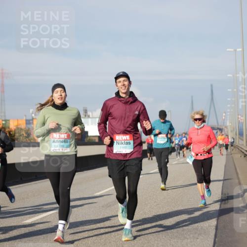 03.10.2025 - Köhlbrandbrückenlauf Jannik Wohlers http://msf.ph/oto/9083581 03.10.2025 10:06:15 Position 3 2310, 1160 meine-sportfotos.de
