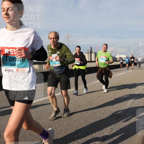 03.10.2025 - Köhlbrandbrückenlauf Lena Gebhardt http://msf.ph/oto/9083589 03.10.2025 10:04:57 Position 2 52, 1653, 1713 meine-sportfotos.de