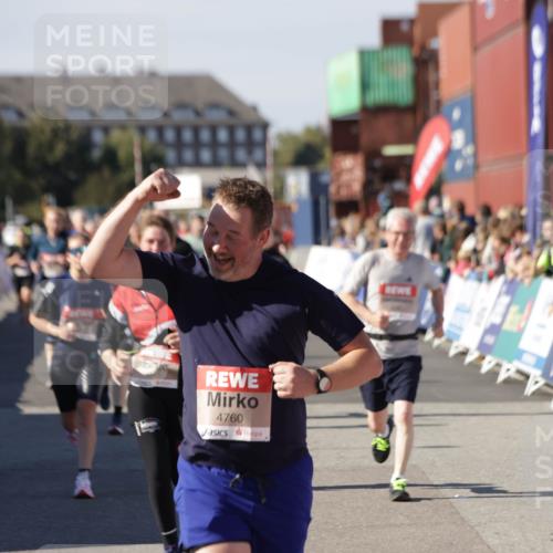 03.10.2025 - Köhlbrandbrückenlauf Jannik Wohlers http://msf.ph/oto/9083591 03.10.2025 13:18:24 Ziel 4154, 4280, 4341, 4560, 4581, 4600, 4760, 4819, 4882, 5192, 5379, 5440, 5691, 5722, 5816, 6001 meine-sportfotos.de